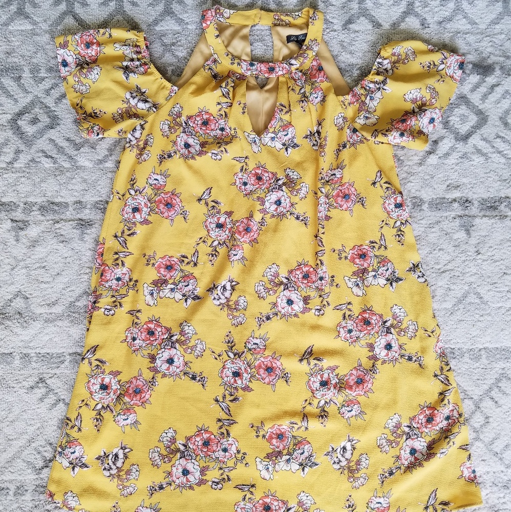 Cold shoulder halter dress Size Large